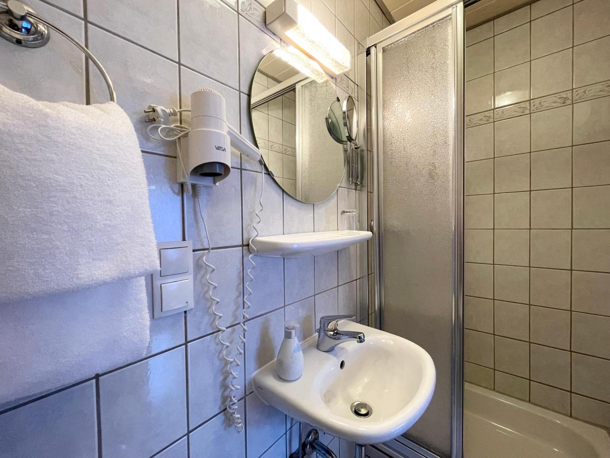 Hotel-Pension Hommen Coblence Extérieur photo